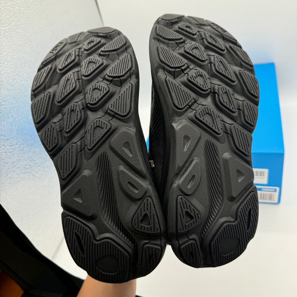 NWT Hoka Clifton 9 Women’s Running Shoes All Black Hoka one one NEW - Picture 12 of 14